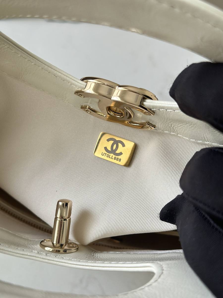 Chanel 31 Mini Shopping Bag 20 x 16 x 7 B847