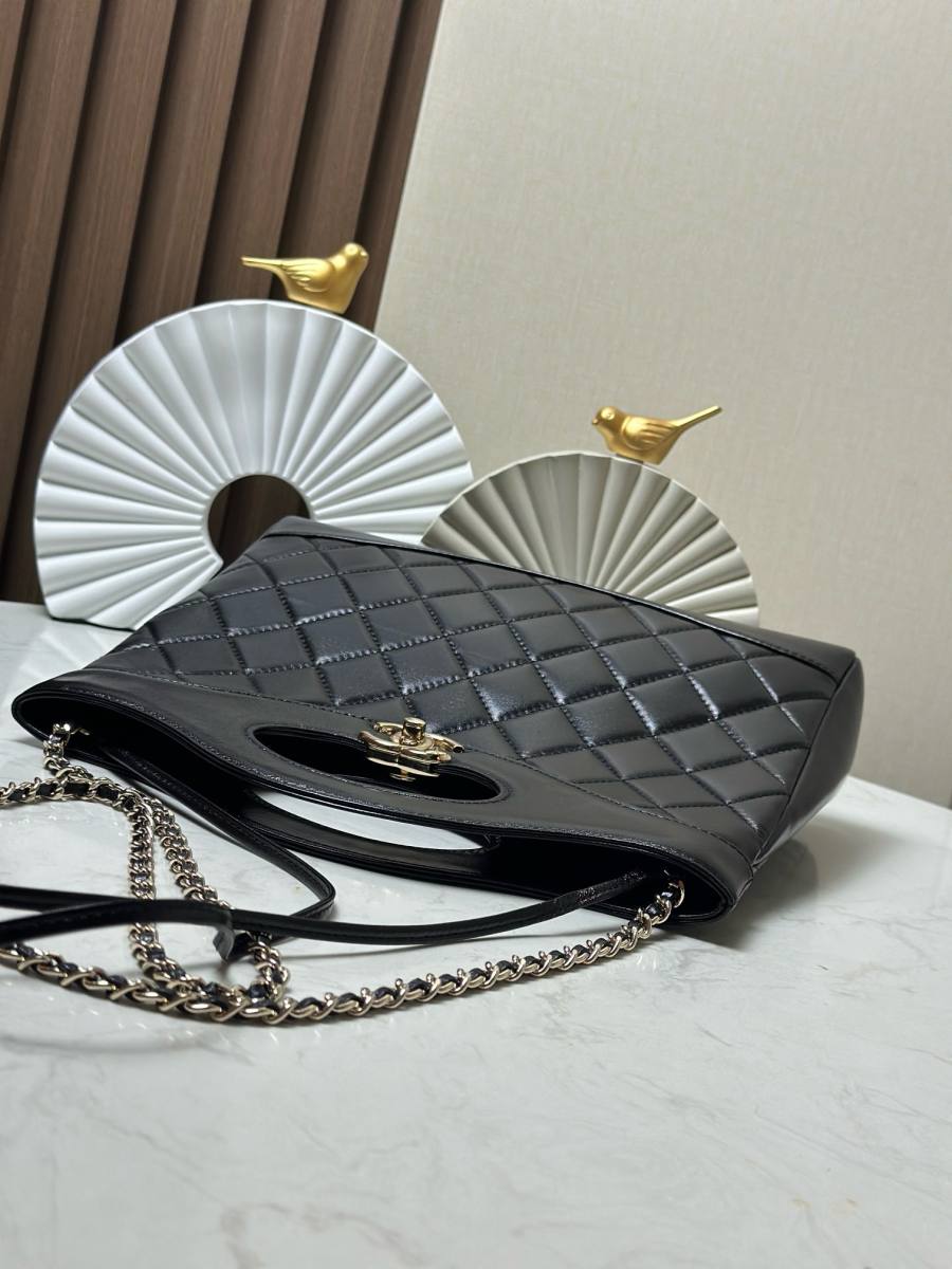 Chanel 31 Mini Shopping Bag 20 x 16 x 7 B907