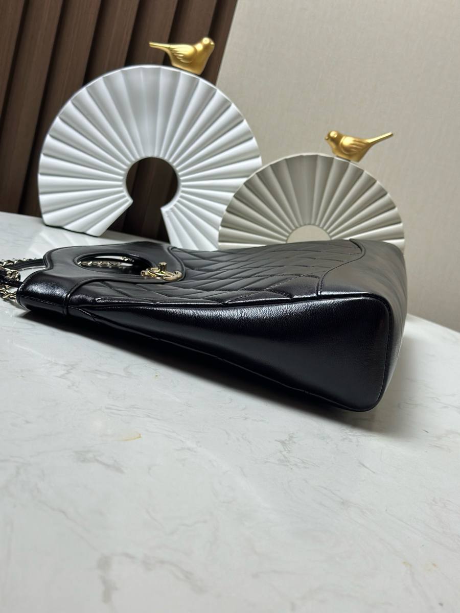 Chanel 31 Mini Shopping Bag 20 x 16 x 7 B907