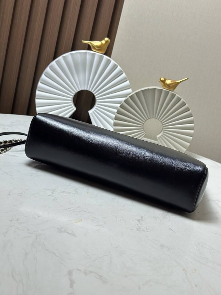 Chanel 31 Mini Shopping Bag 20 x 16 x 7 B907
