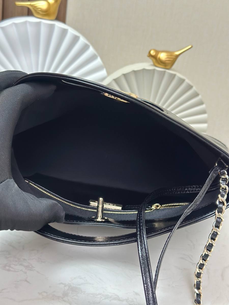 Chanel 31 Mini Shopping Bag 20 x 16 x 7 B907