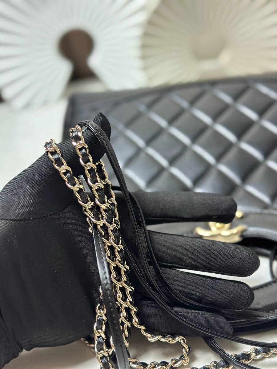 Chanel 31 Mini Shopping Bag 20 x 16 x 7 B907