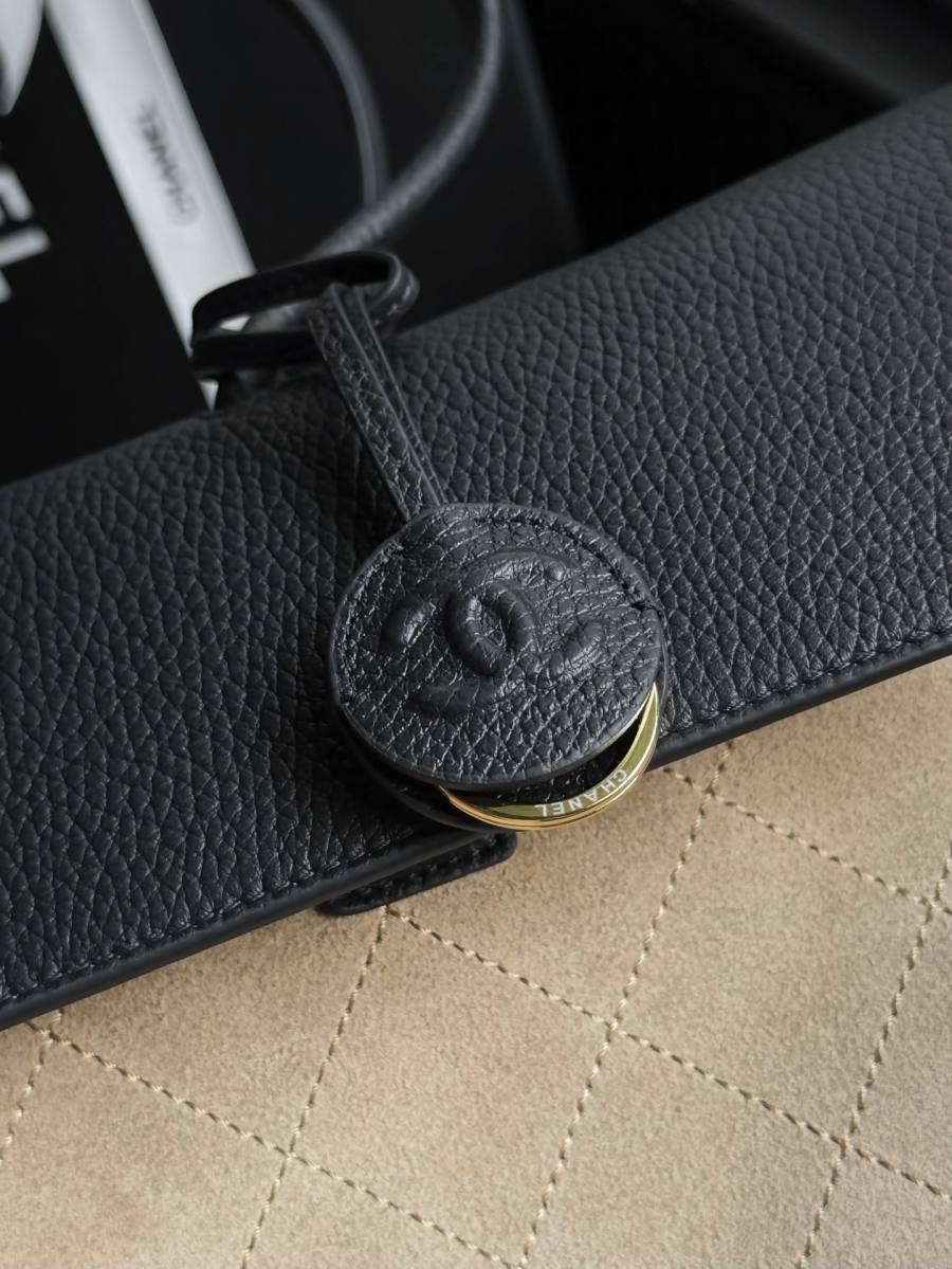 Chanel Baguette 28 x 14 x 8 2822