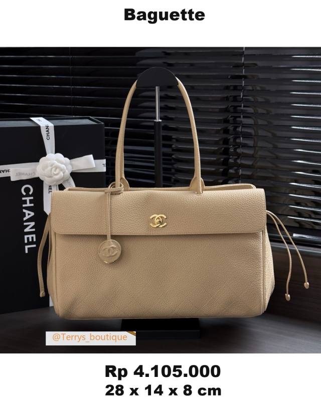 Chanel Baguette 28 x 14 x 8 85EC