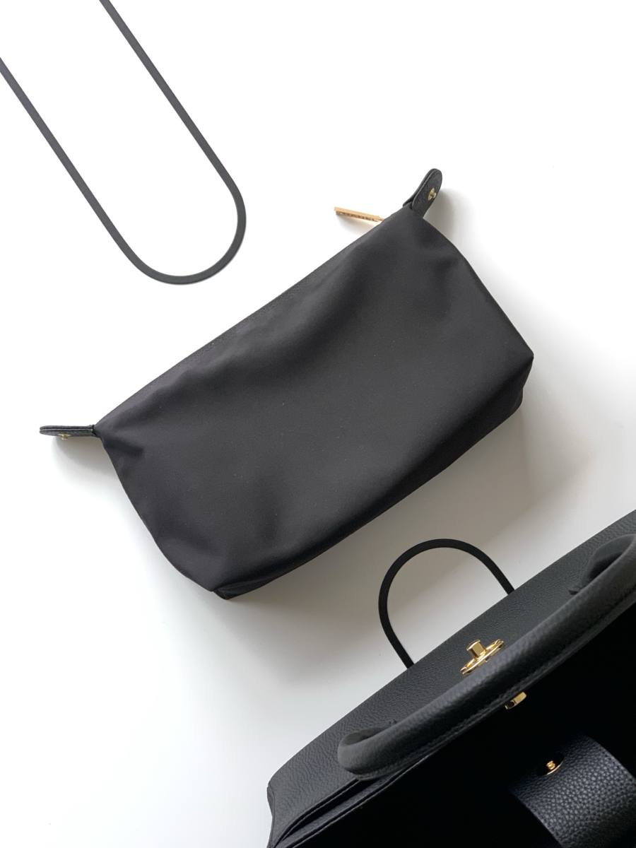 Chanel Cerf Tote Small 31.5 x 18 x 13.5 Black 32F7