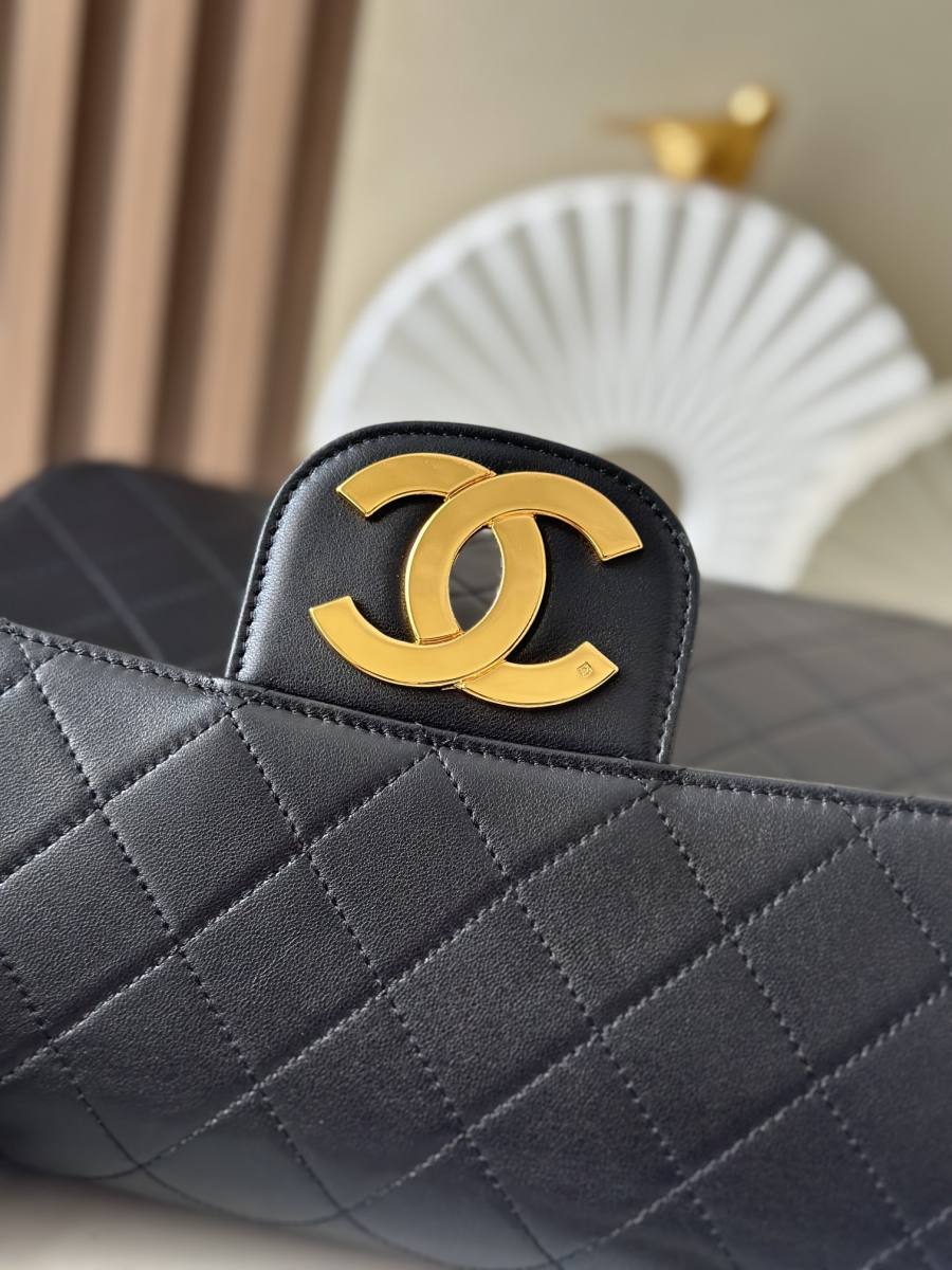 Chanel Classic Flap 25.5 x 16 x 7 0096