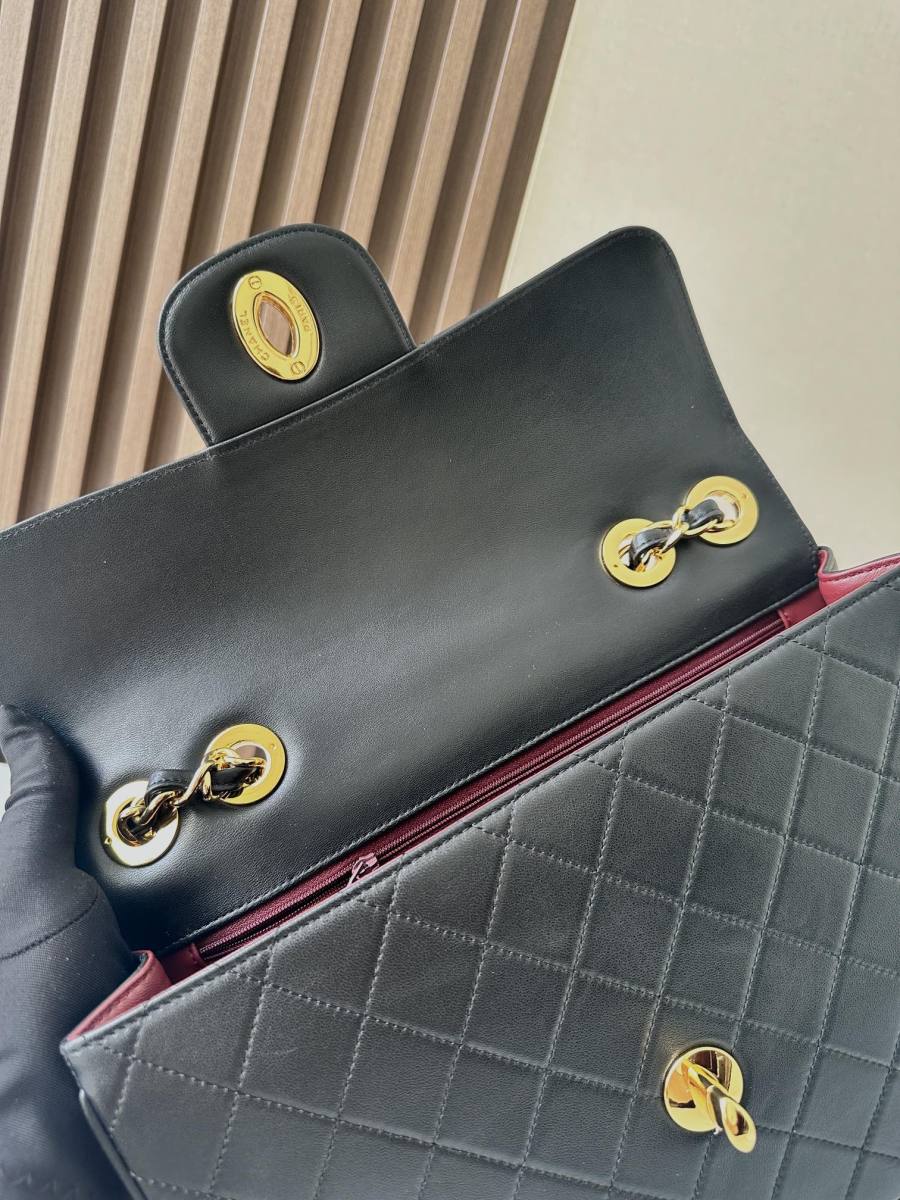 Chanel Classic Flap 25.5 x 16 x 7 0096