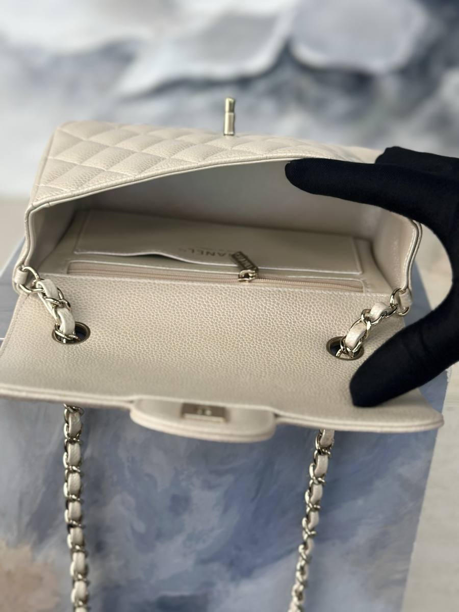Chanel Classic Flap 25.5 x 16 x 7 0632