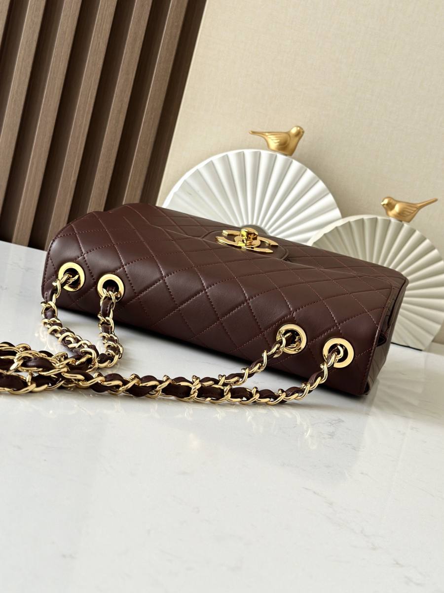Chanel Classic Flap 25.5 x 16 x 7 23B3