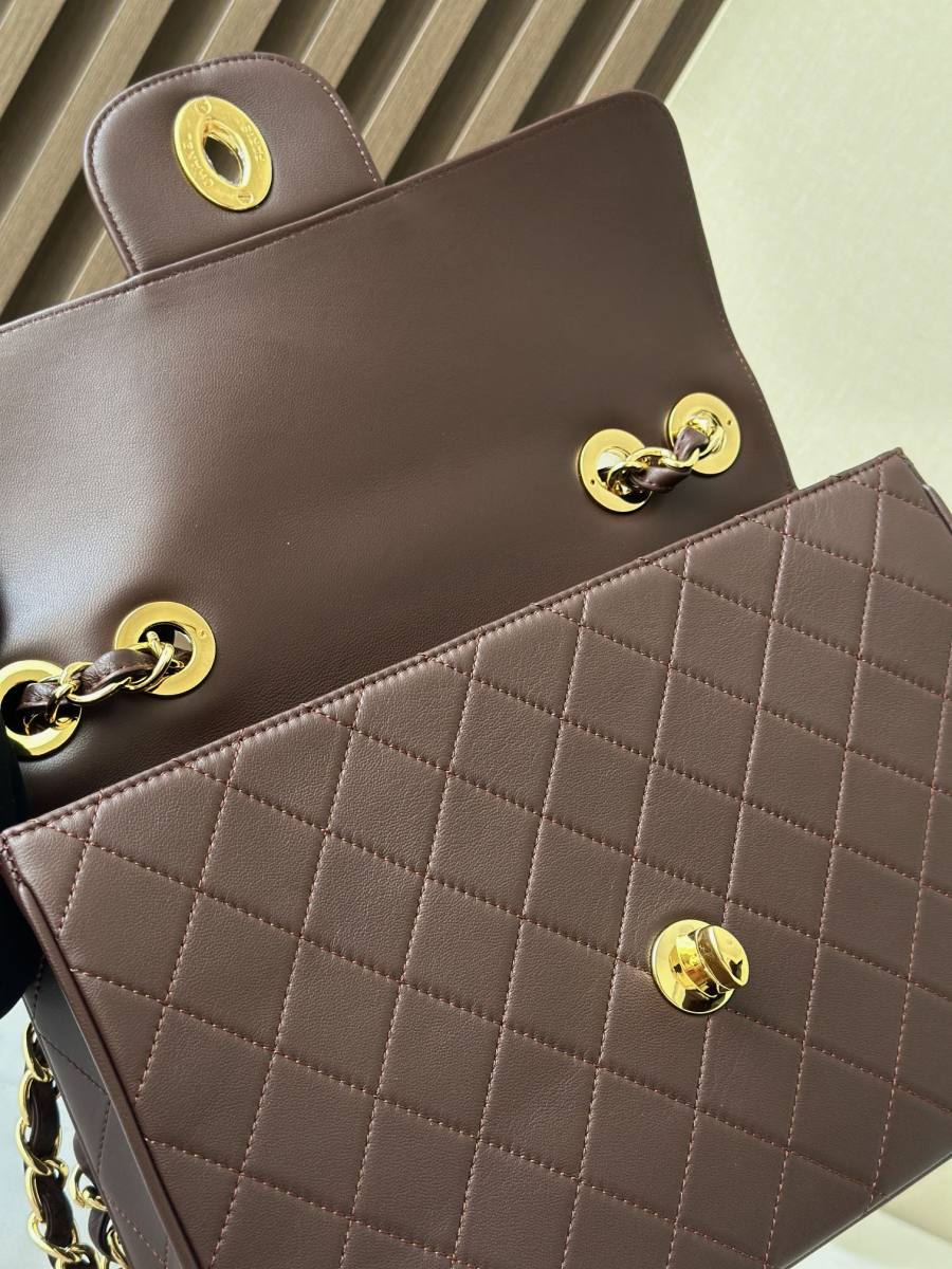 Chanel Classic Flap 25.5 x 16 x 7 23B3