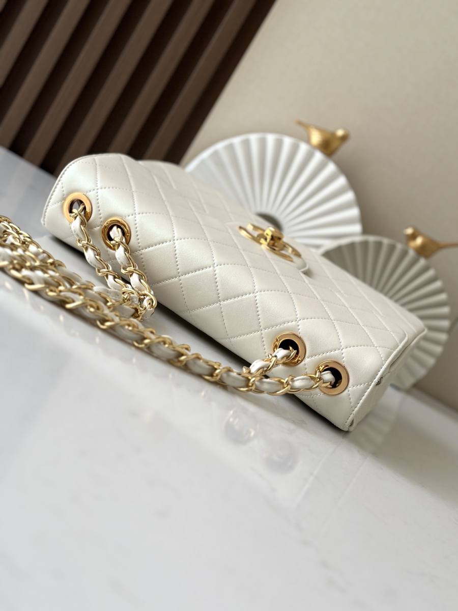 Chanel Classic Flap 25.5 x 16 x 7 2920