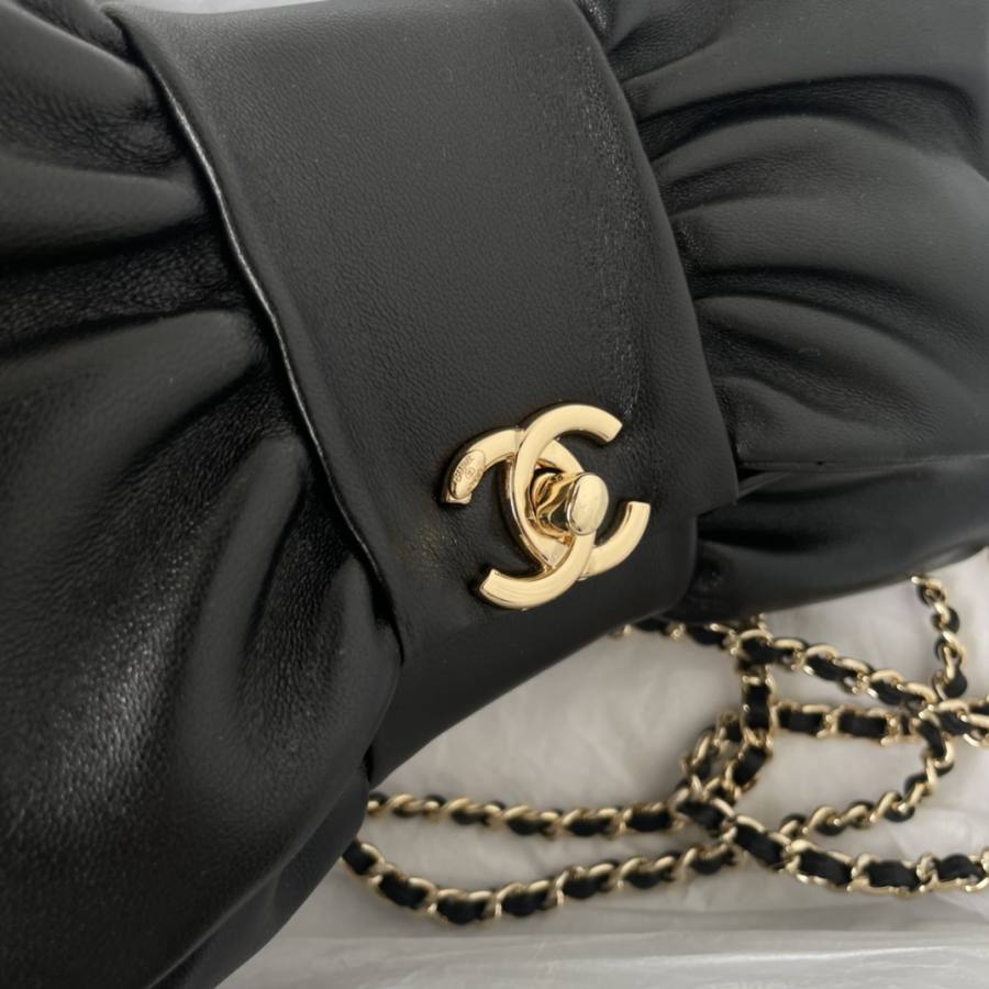 Chanel Classic Flap 25.5 x 16 x 7 4CF8