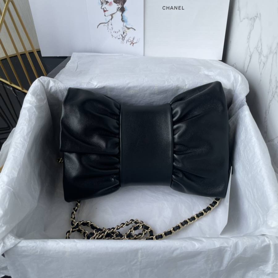 Chanel Classic Flap 25.5 x 16 x 7 4CF8