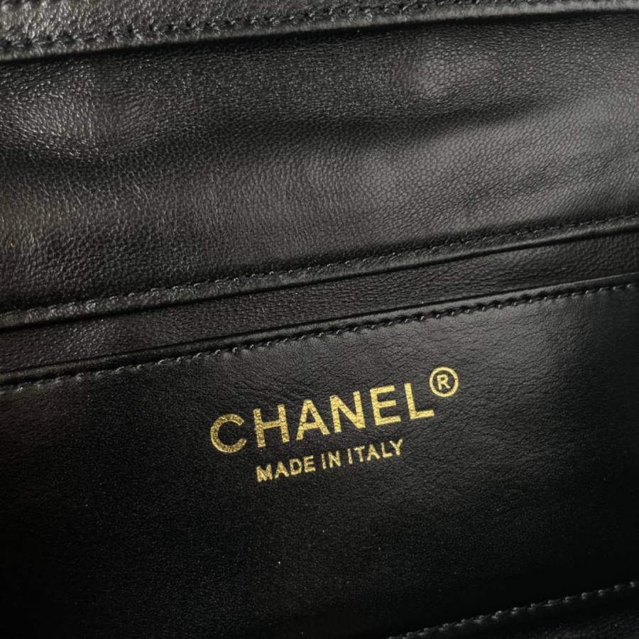 Chanel Classic Flap 25.5 x 16 x 7 4CF8