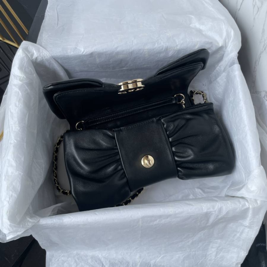 Chanel Classic Flap 25.5 x 16 x 7 4CF8