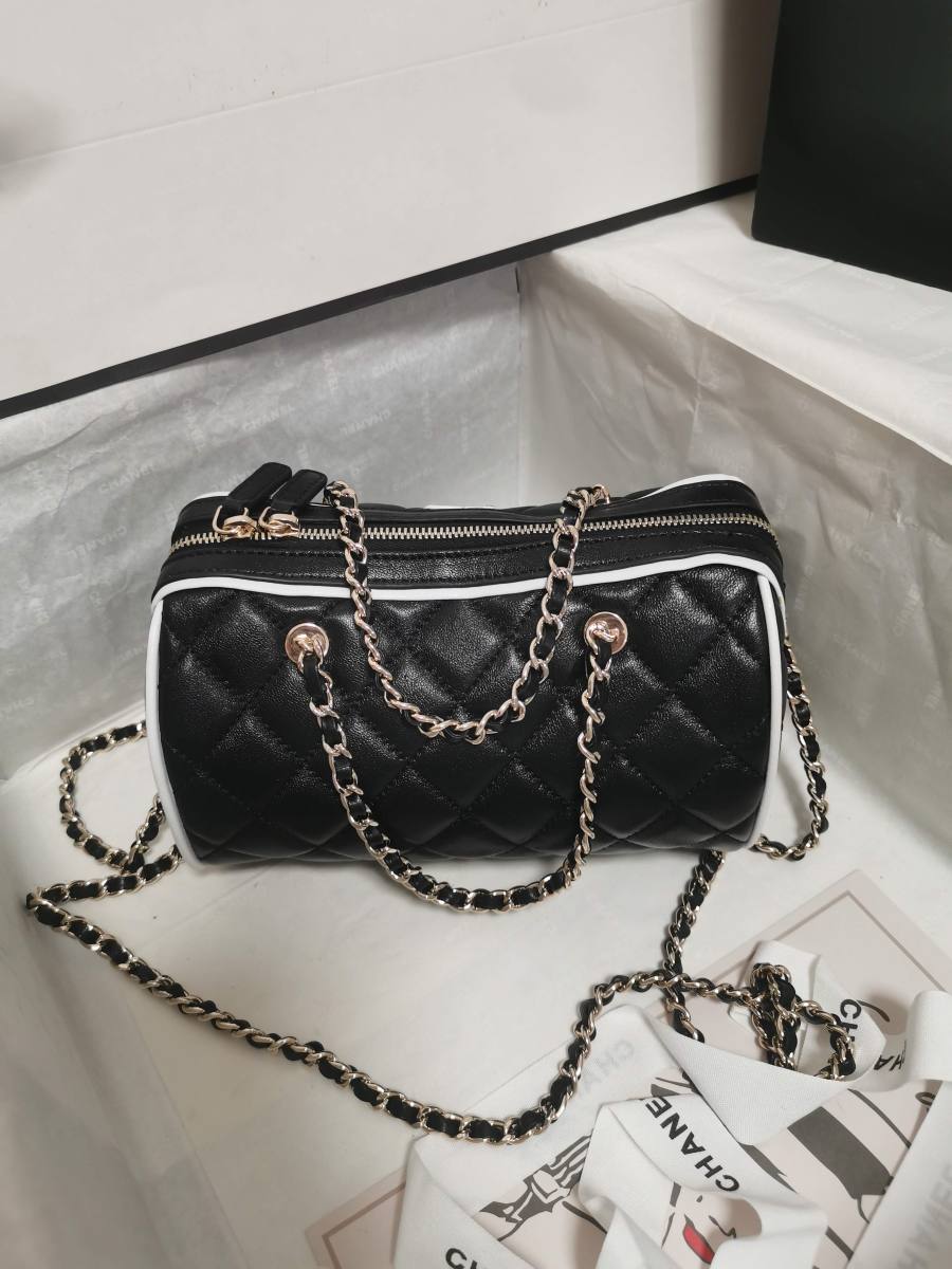 Chanel Classic Flap 25.5 x 16 x 7 D307