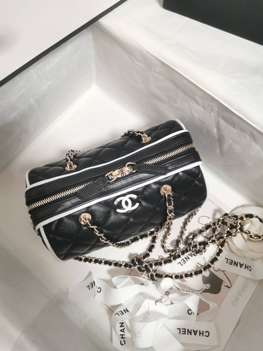 Chanel Classic Flap 25.5 x 16 x 7 D307