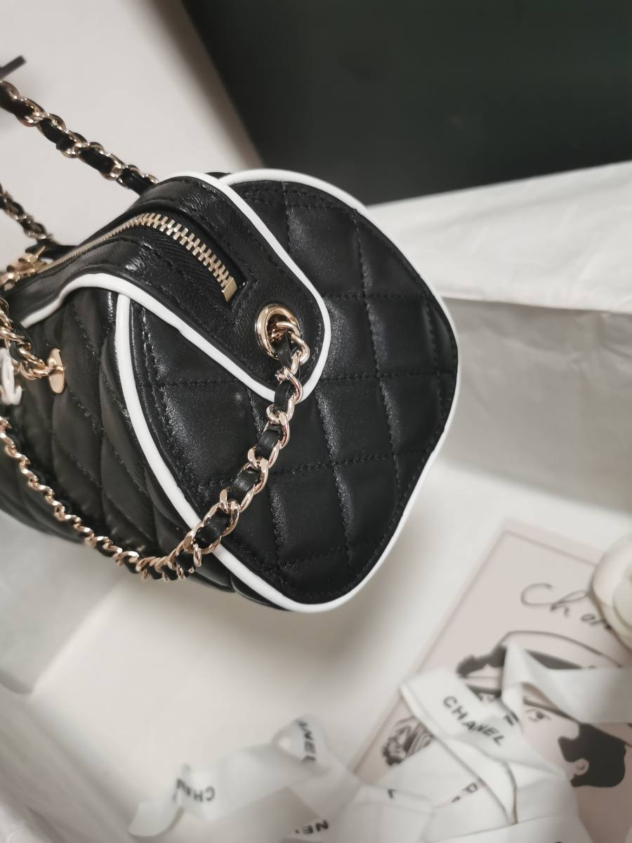 Chanel Classic Flap 25.5 x 16 x 7 D307