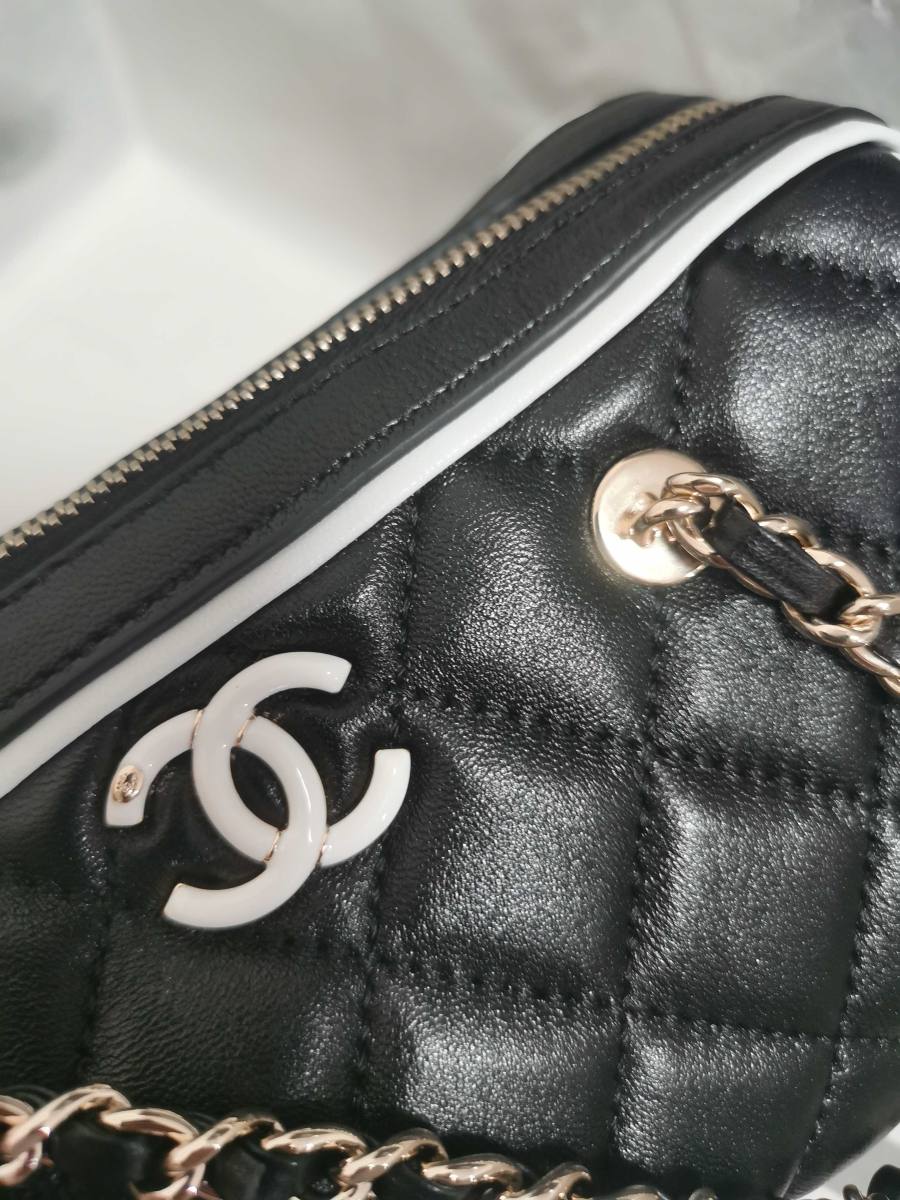 Chanel Classic Flap 25.5 x 16 x 7 D307