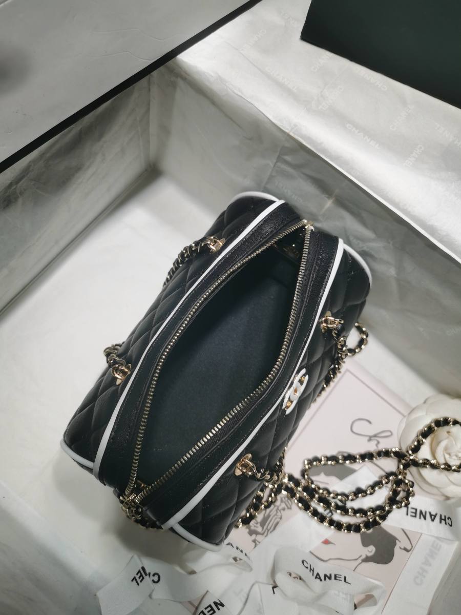Chanel Classic Flap 25.5 x 16 x 7 D307