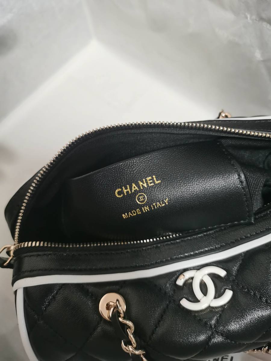Chanel Classic Flap 25.5 x 16 x 7 D307