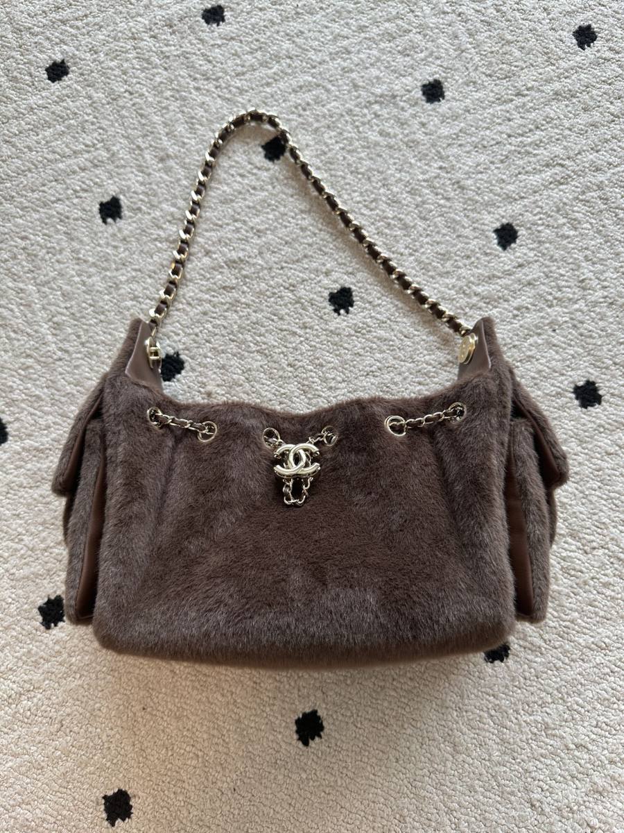 Chanel Classic Flap AS5631 25.5 x 16 x 7 FB7A