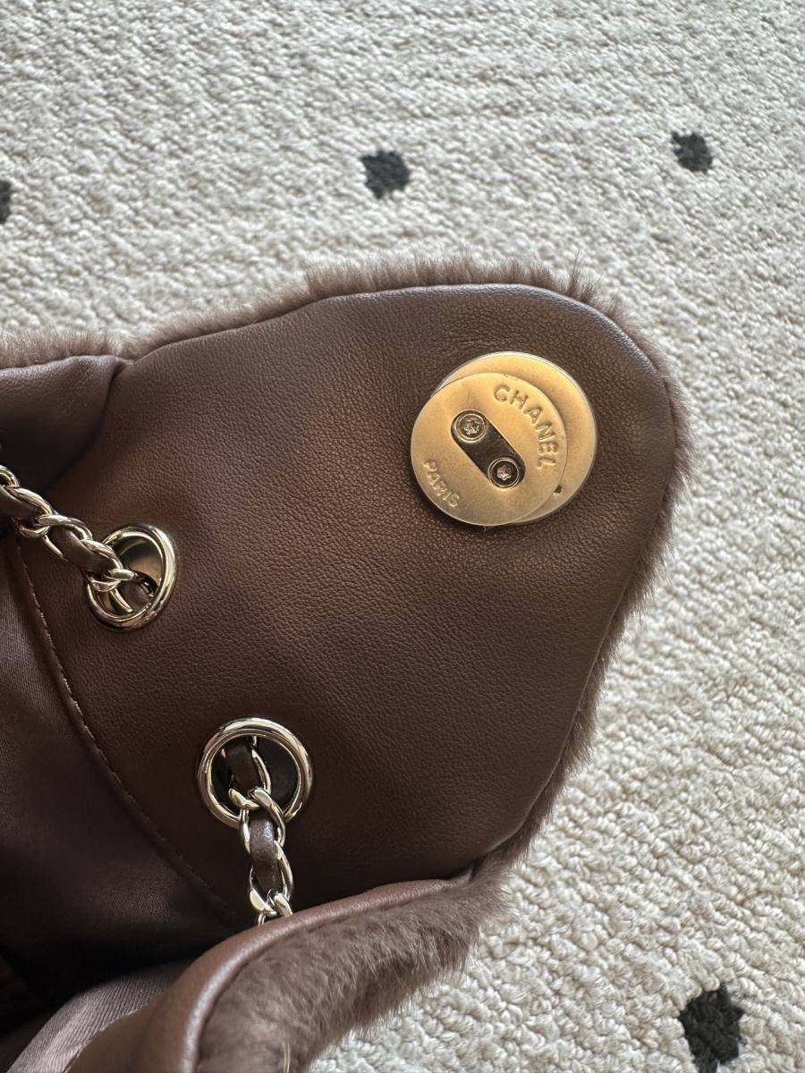 Chanel Classic Flap AS5631 25.5 x 16 x 7 FB7A