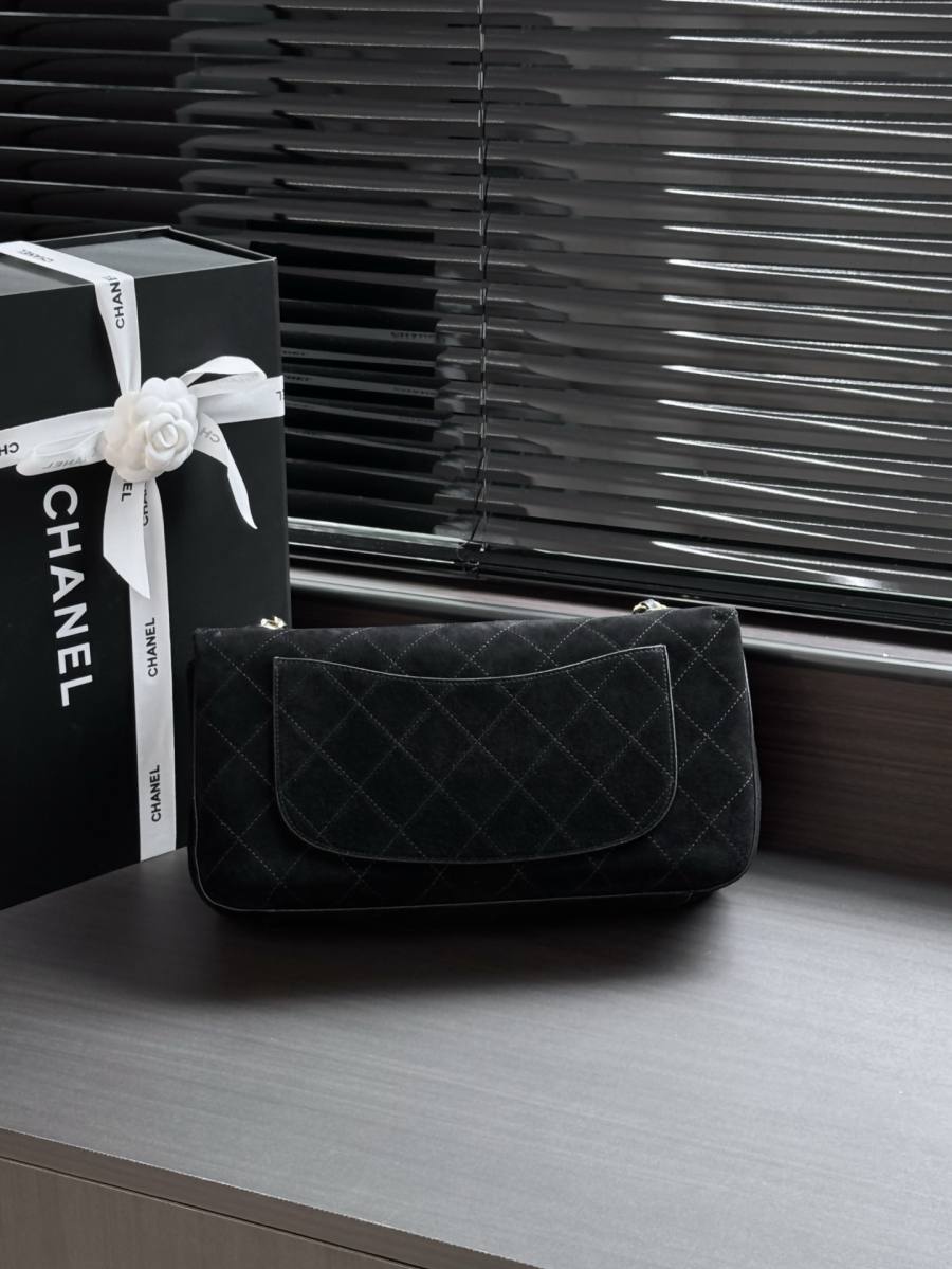 Chanel Classic Flap Maxi 33 x 23 x 10 5823