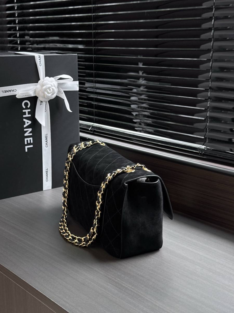 Chanel Classic Flap Maxi 33 x 23 x 10 5823