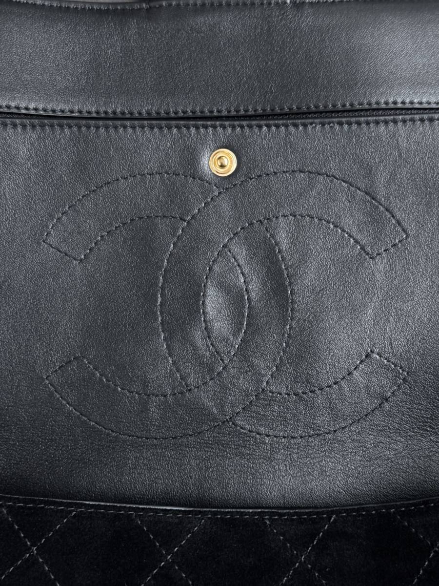 Chanel Classic Flap Maxi 33 x 23 x 10 5823