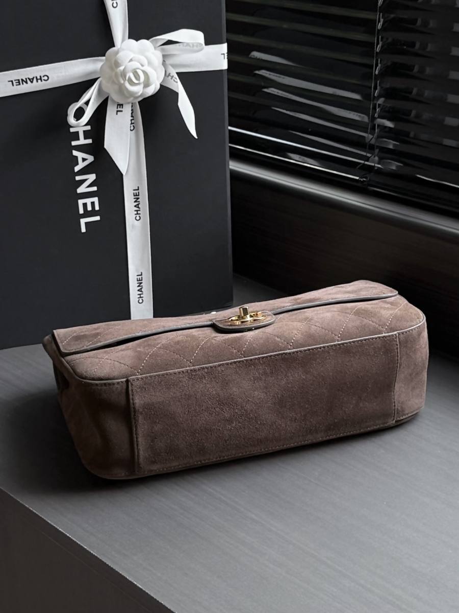 Chanel Classic Flap Maxi 33 x 23 x 10 A283