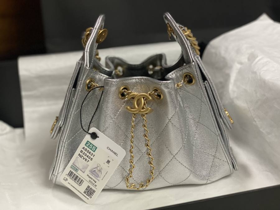 Chanel Hippie Hobo Mini 20 x 16 x 8 B122