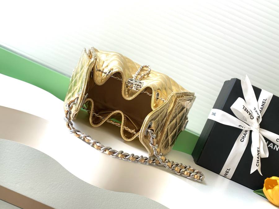 Chanel Hippie Hobo Mini 20 x 16 x 8 E12A