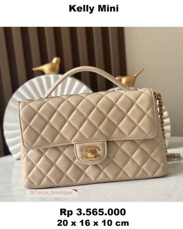 Chanel Kelly Mini 20 x 16 x 10 D115