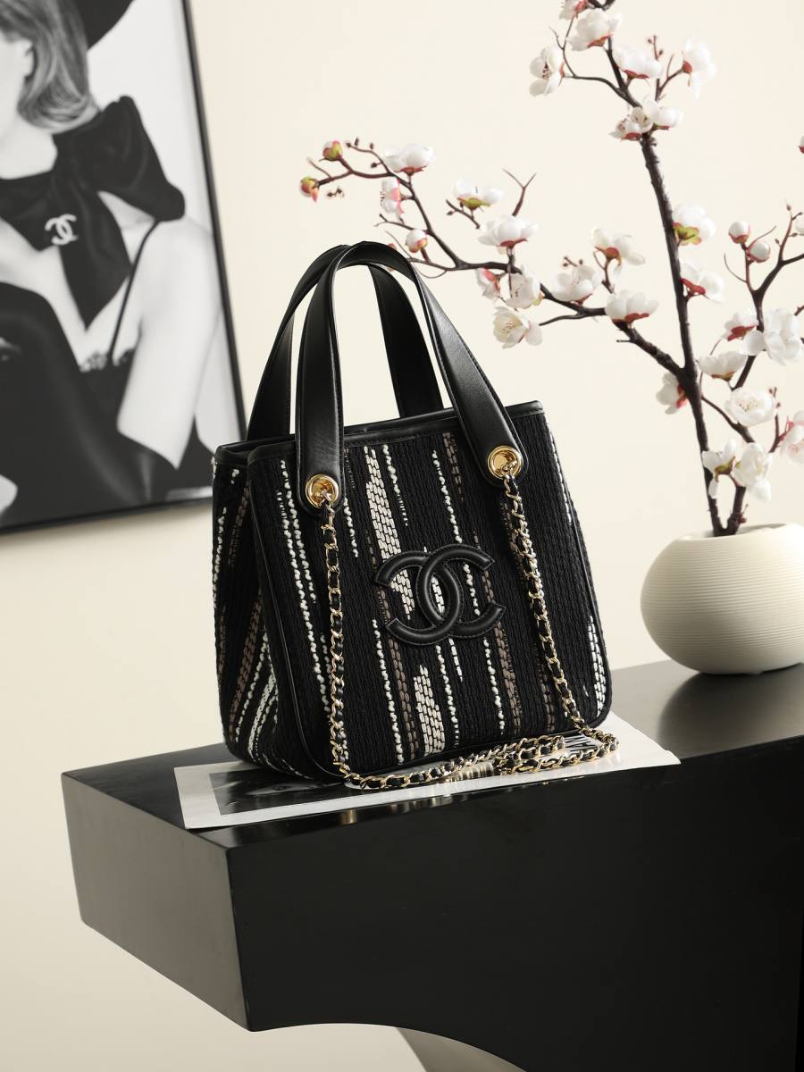 Chanel Mini Tote AS2199 20.5 x 21 x 15 Black 0C99