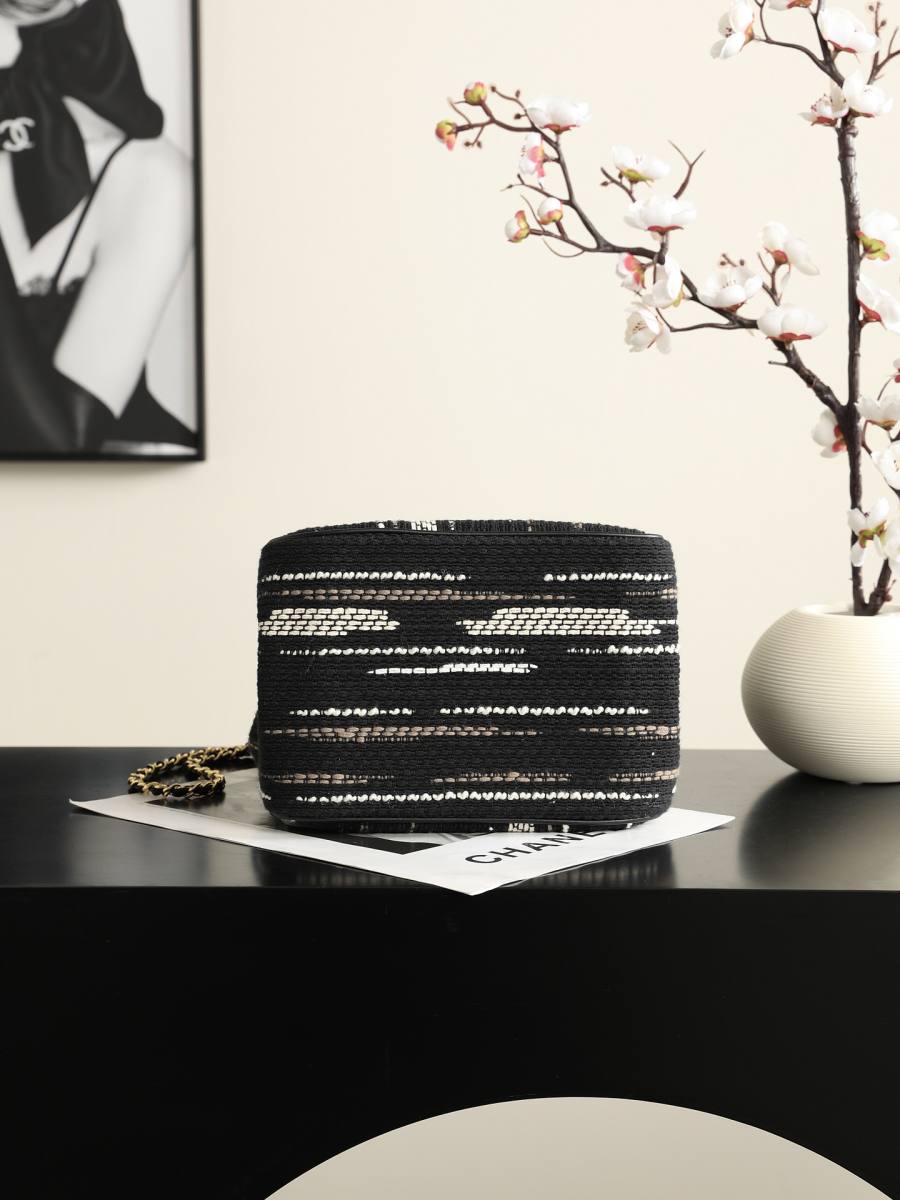 Chanel Mini Tote AS2199 20.5 x 21 x 15 Black 0C99