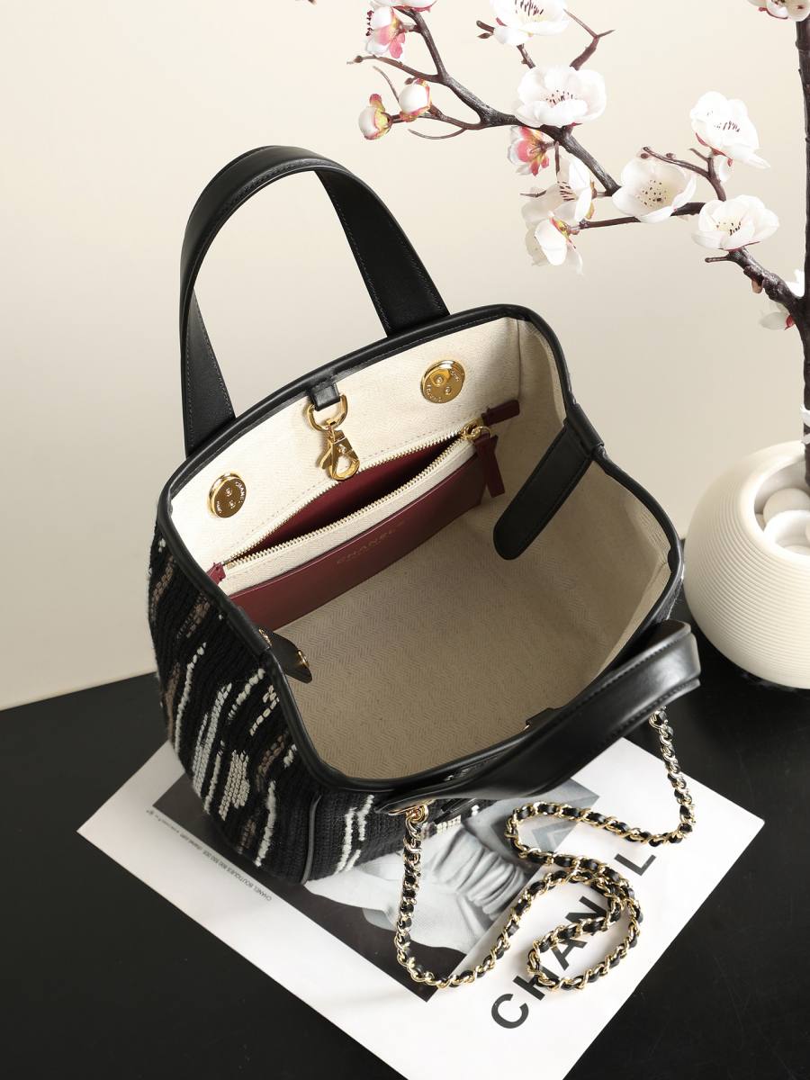 Chanel Mini Tote AS2199 20.5 x 21 x 15 Black 0C99