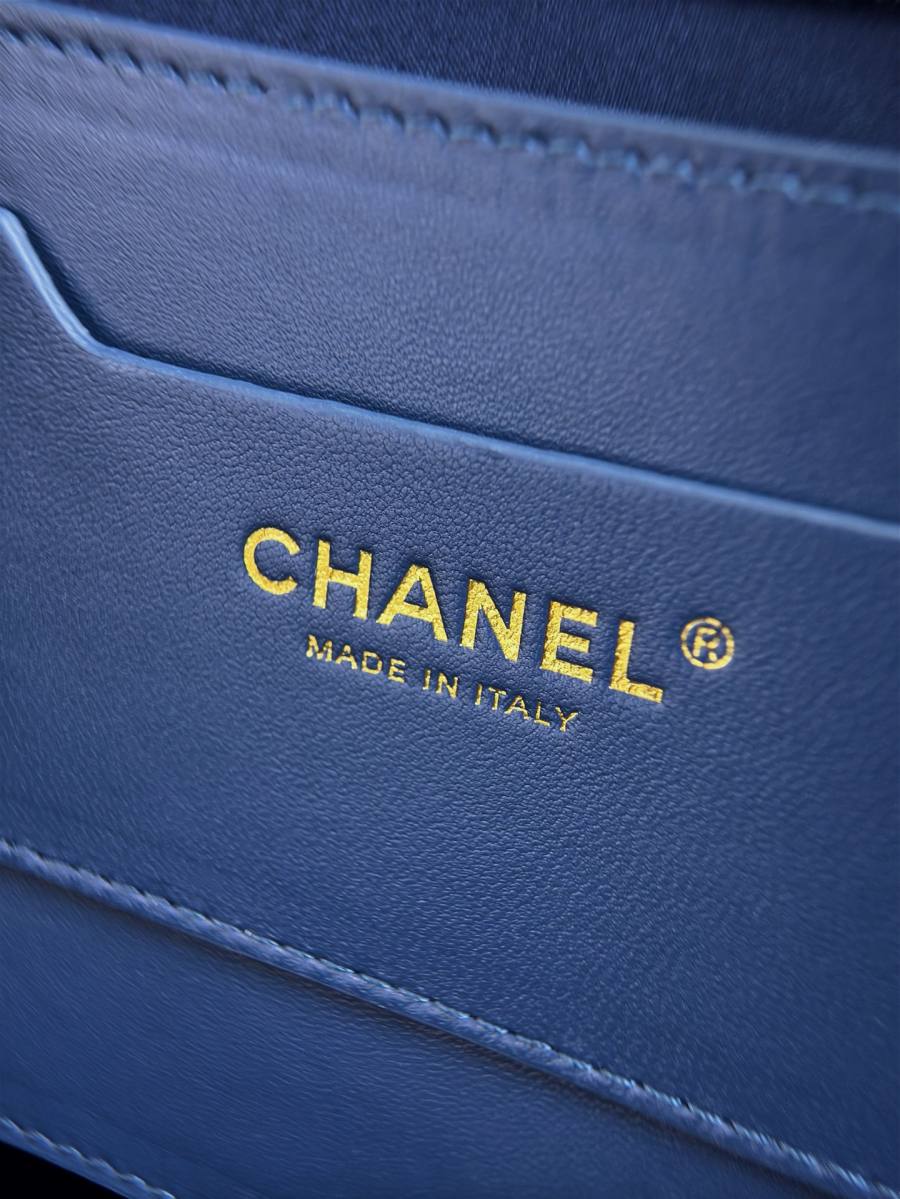 Chanel Raffia Denim Tote 36 x 28 x 14 D4FD