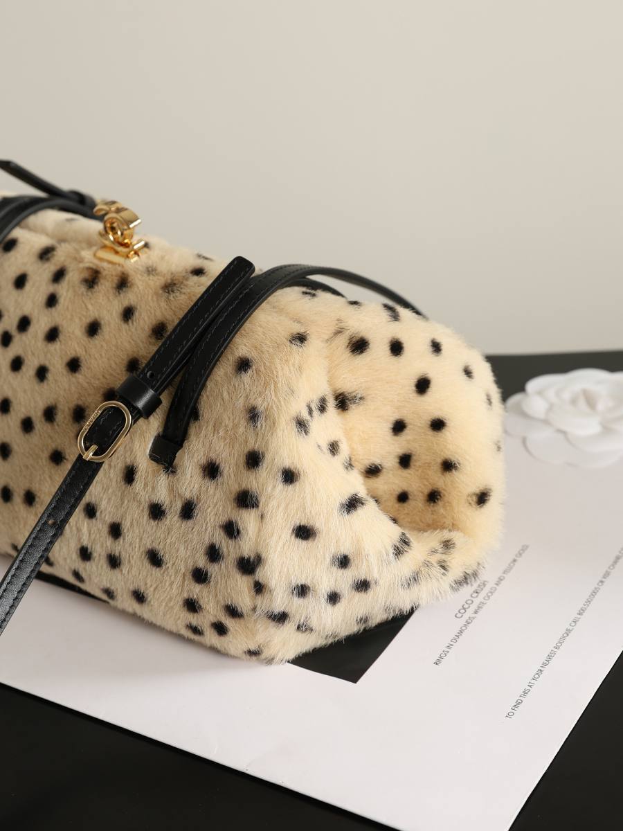 Chanel Shoulder Bag 5360 23 x 14 x 7 DC67