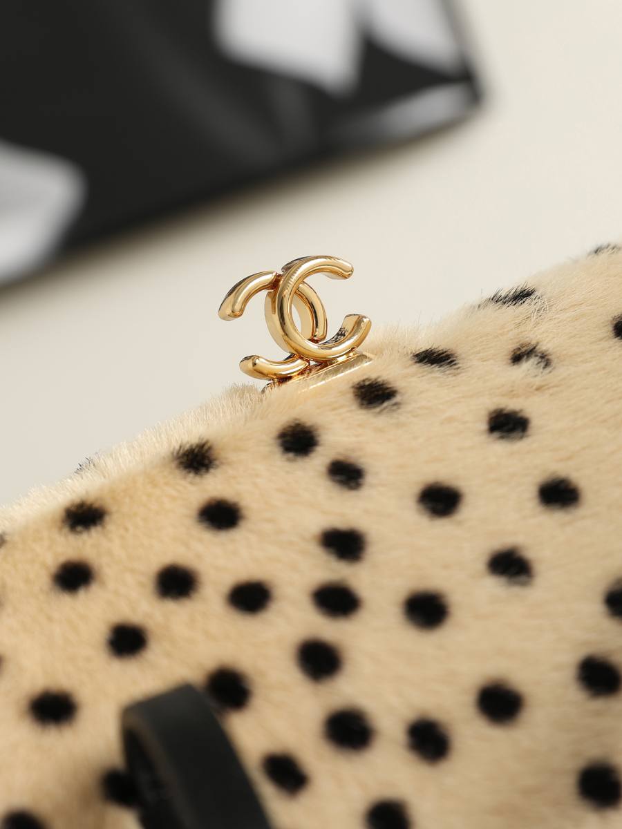 Chanel Shoulder Bag 5360 23 x 14 x 7 DC67