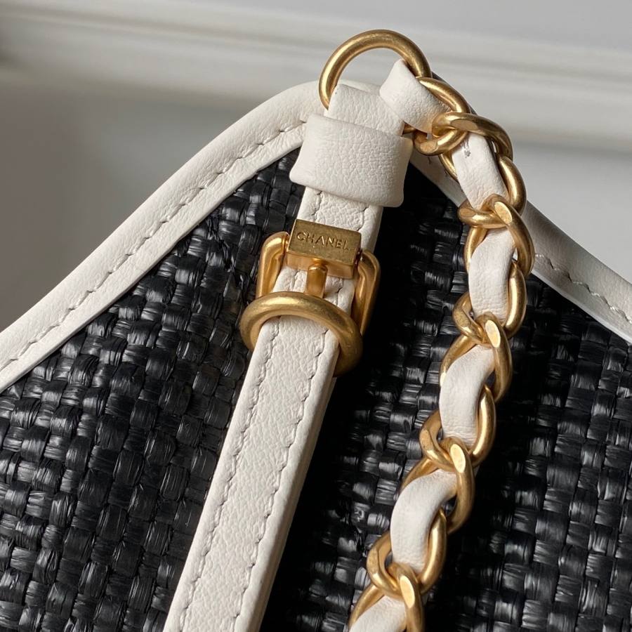 Chanel Shoulder Bag AS6015 23 x 14 x 7 29E0