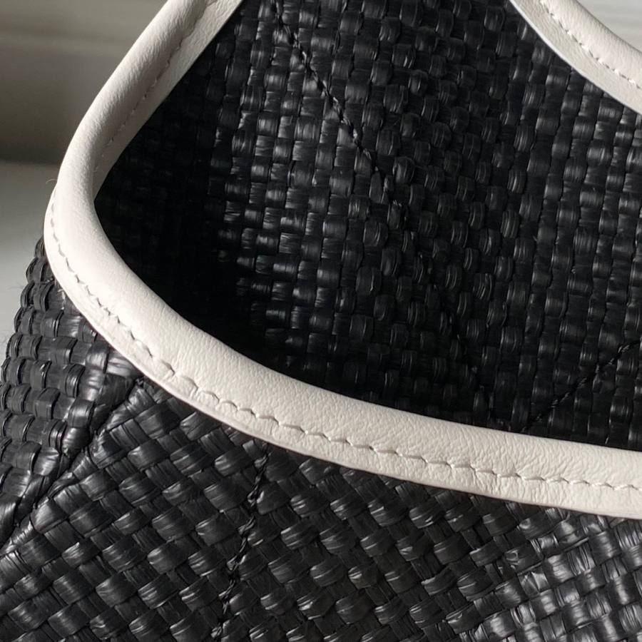 Chanel Shoulder Bag AS6015 23 x 14 x 7 29E0