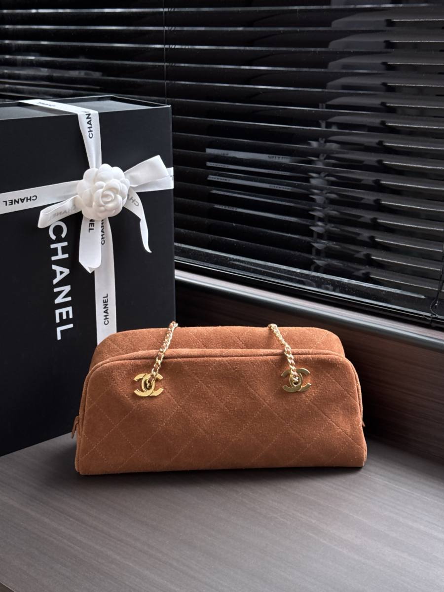 Chanel Suede Flap 25.5 x 16 x 7 9499