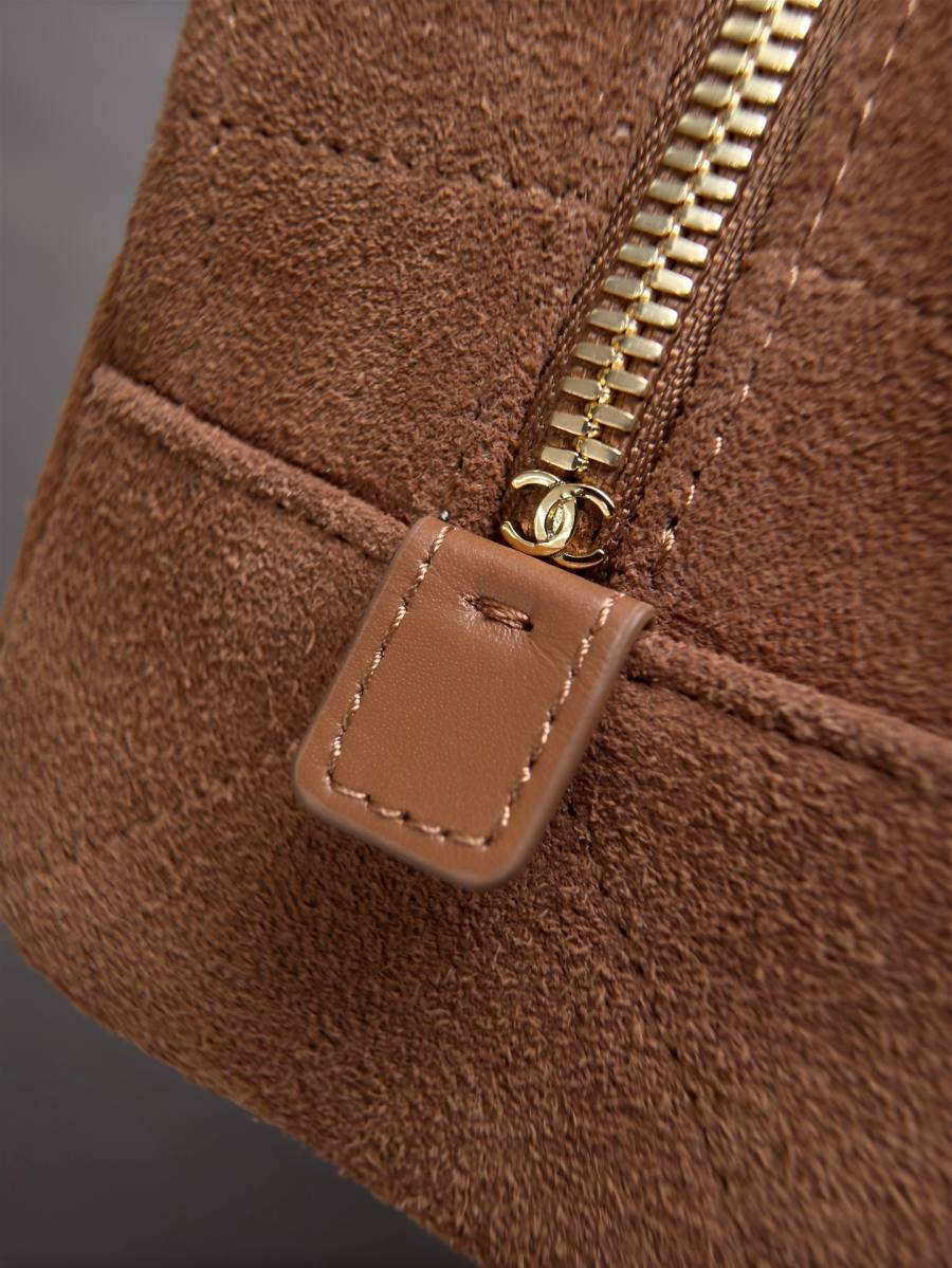 Chanel Suede Flap 25.5 x 16 x 7 9499