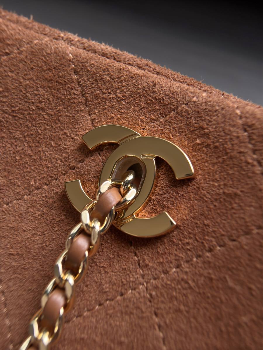Chanel Suede Flap 25.5 x 16 x 7 9499