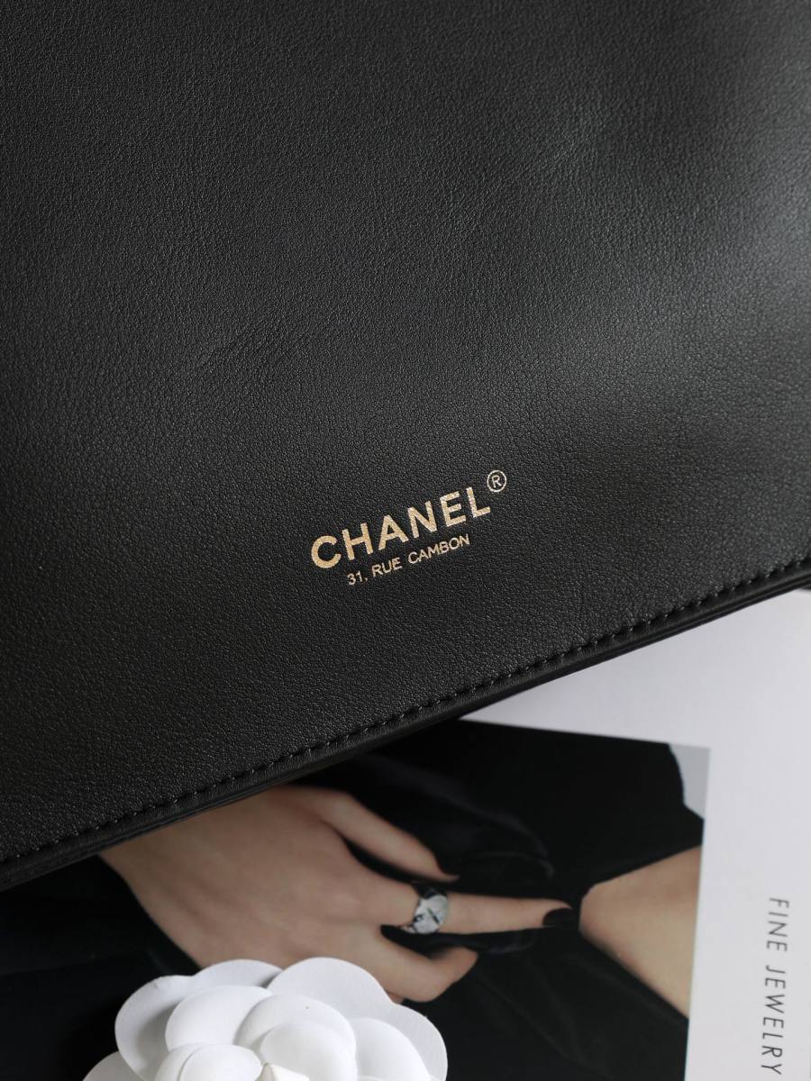 Chanel Tote 33 x 26 x 12 84D2