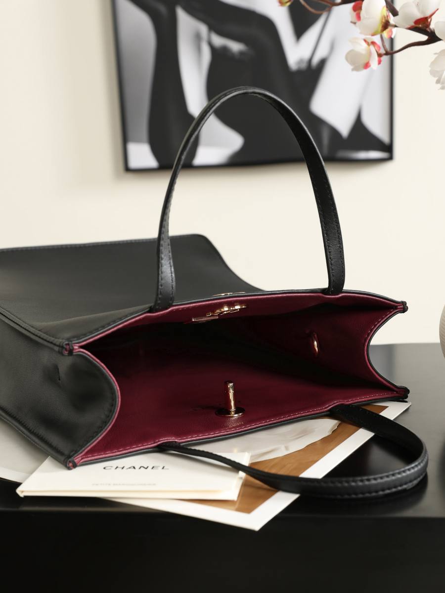 Chanel Tote 33 x 26 x 12 84D2