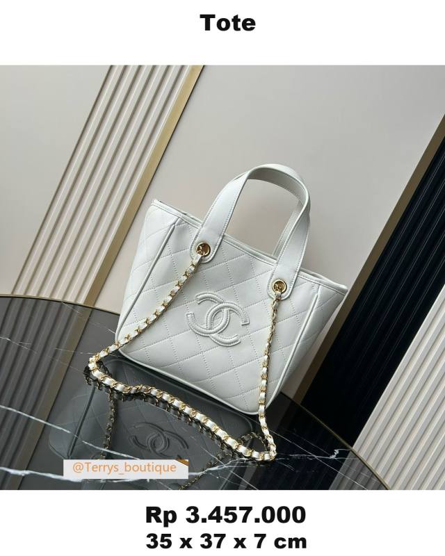 Chanel Tote 35 x 37 x 7 A980