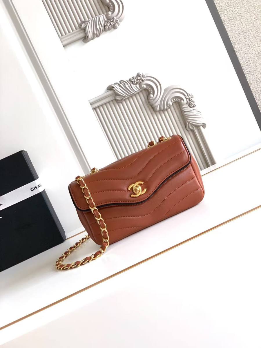 Chanel Wave Flap AS64978 23 x 14 x 7 1BBE
