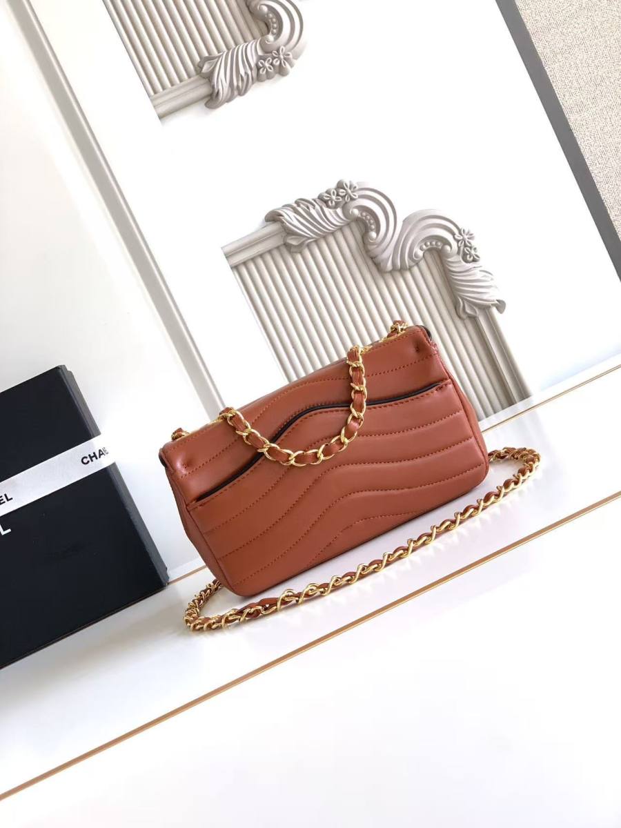 Chanel Wave Flap AS64978 23 x 14 x 7 1BBE